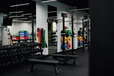 Optense Rzeszów | Treningi Grupowe | Personalne | Siłownia Premium